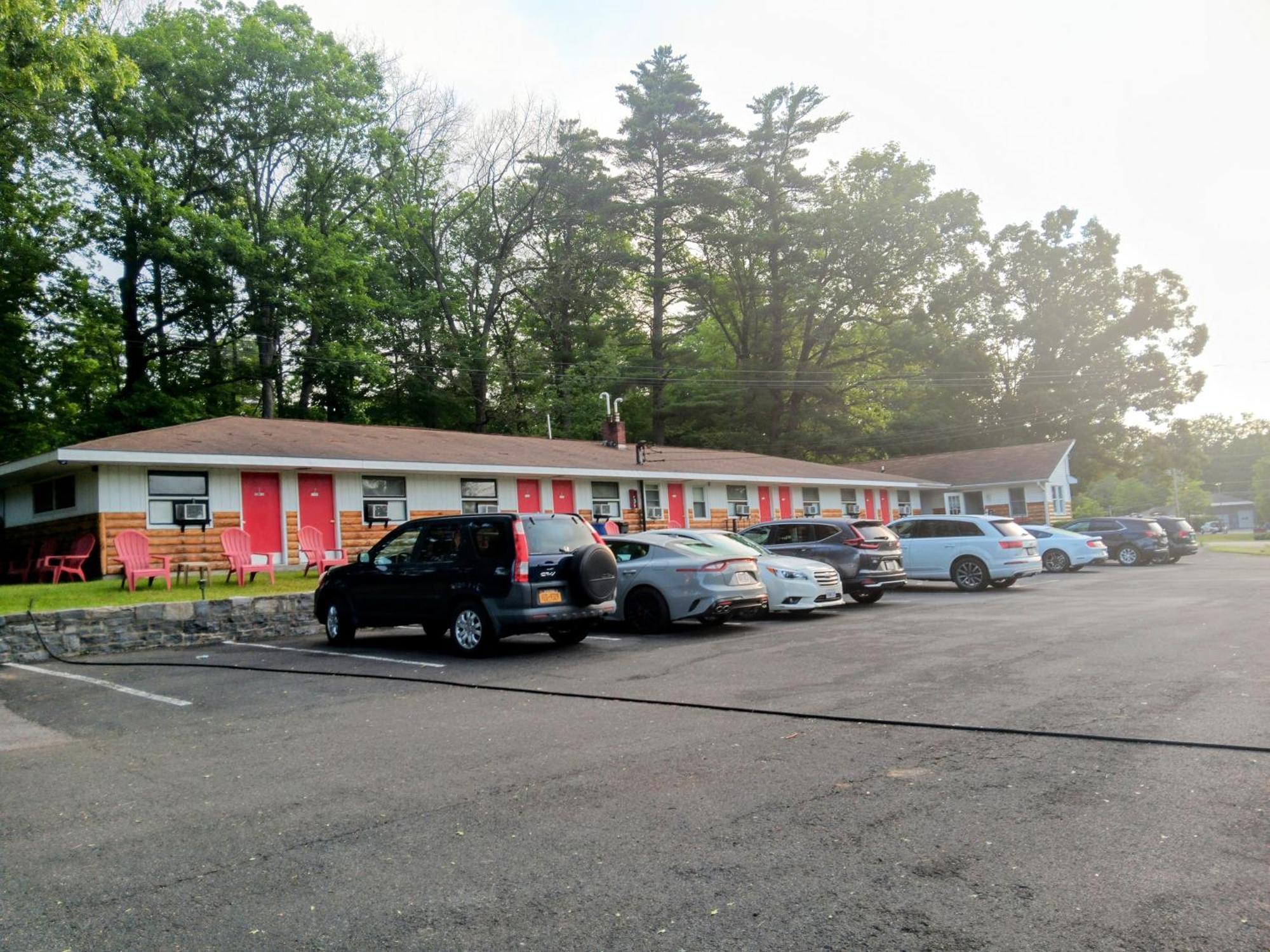 Robin Hood Motel Saratoga Springs Eksteriør bilde
