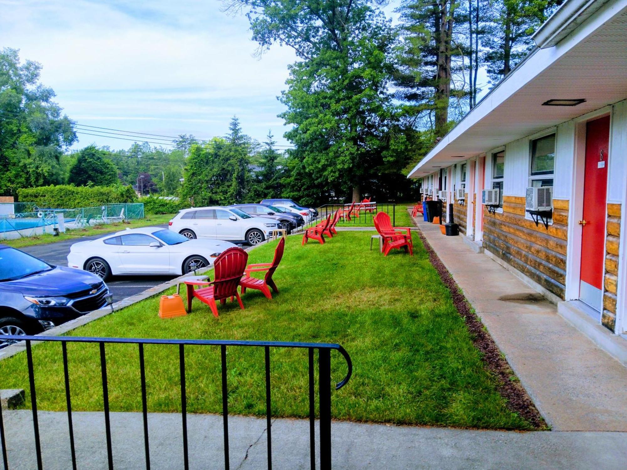 Robin Hood Motel Saratoga Springs Eksteriør bilde