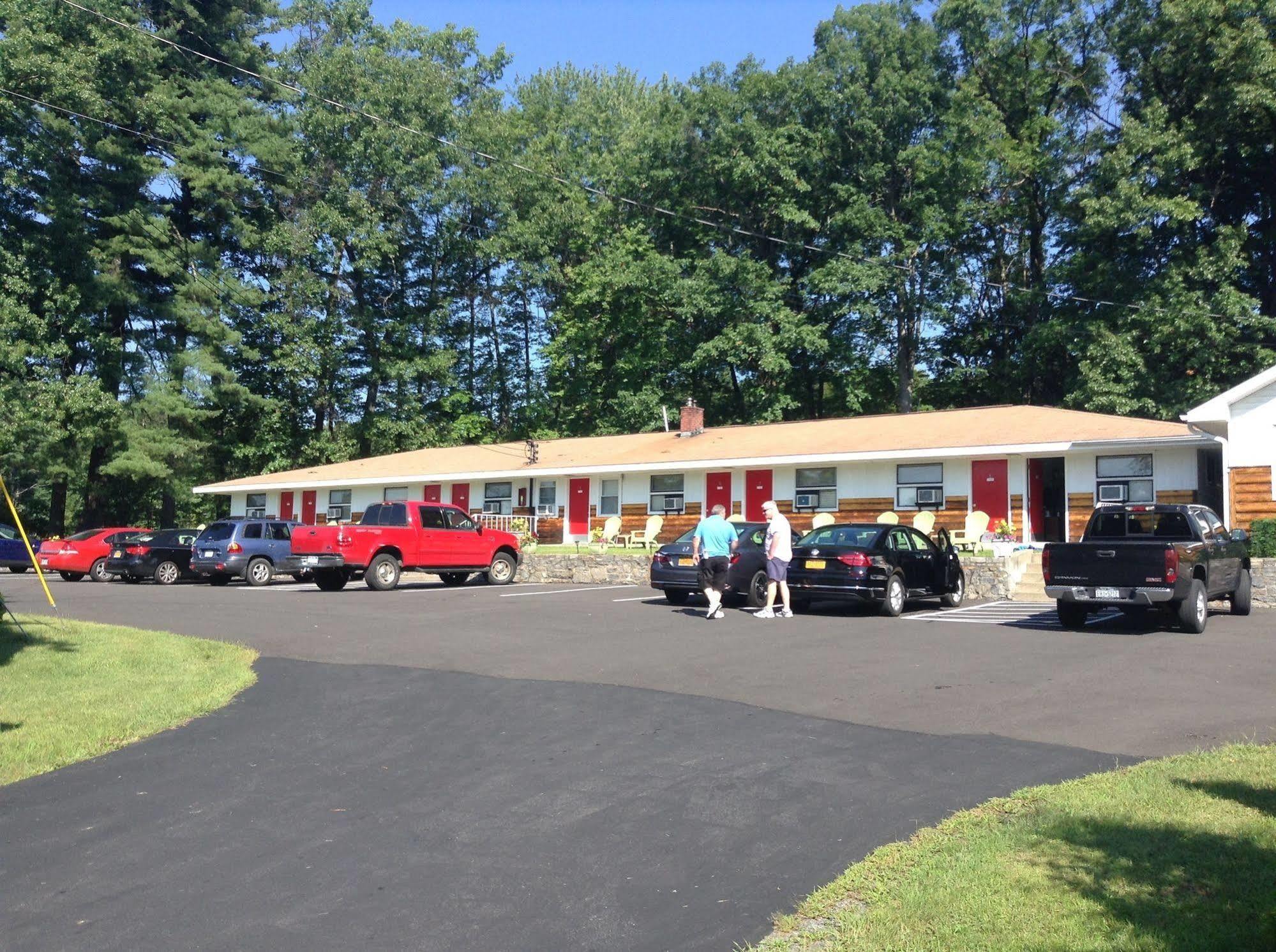 Robin Hood Motel Saratoga Springs Eksteriør bilde